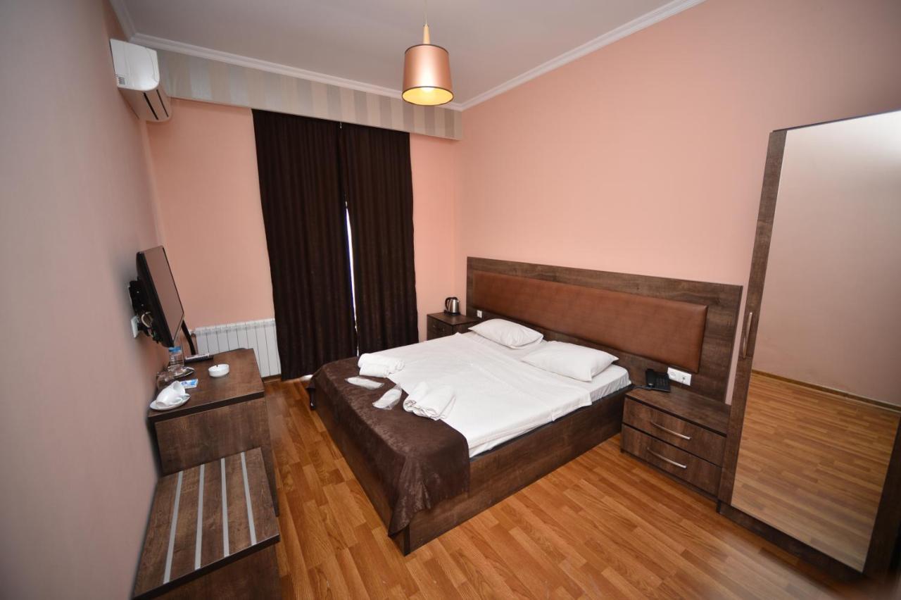 Green Hotel باتومي المظهر الخارجي الصورة