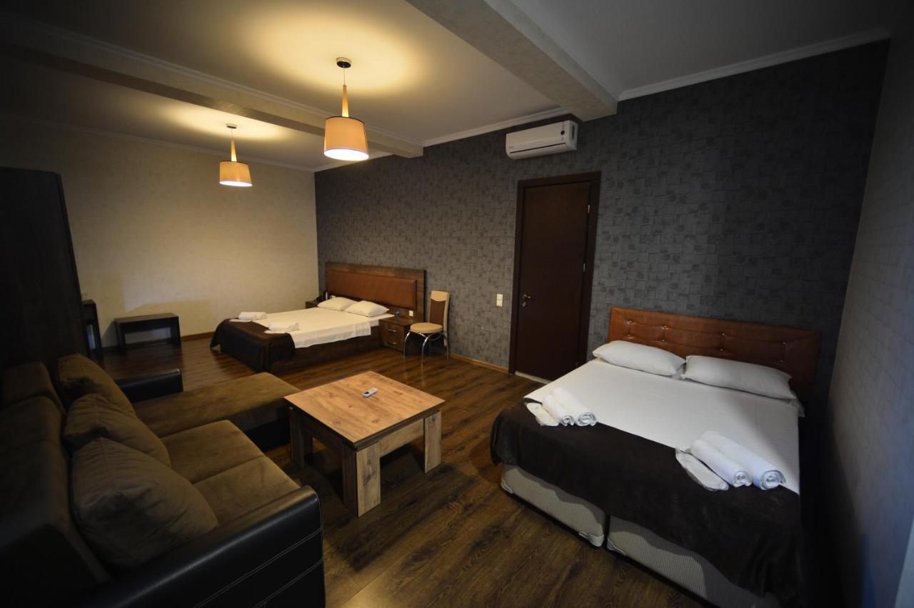 Green Hotel باتومي المظهر الخارجي الصورة