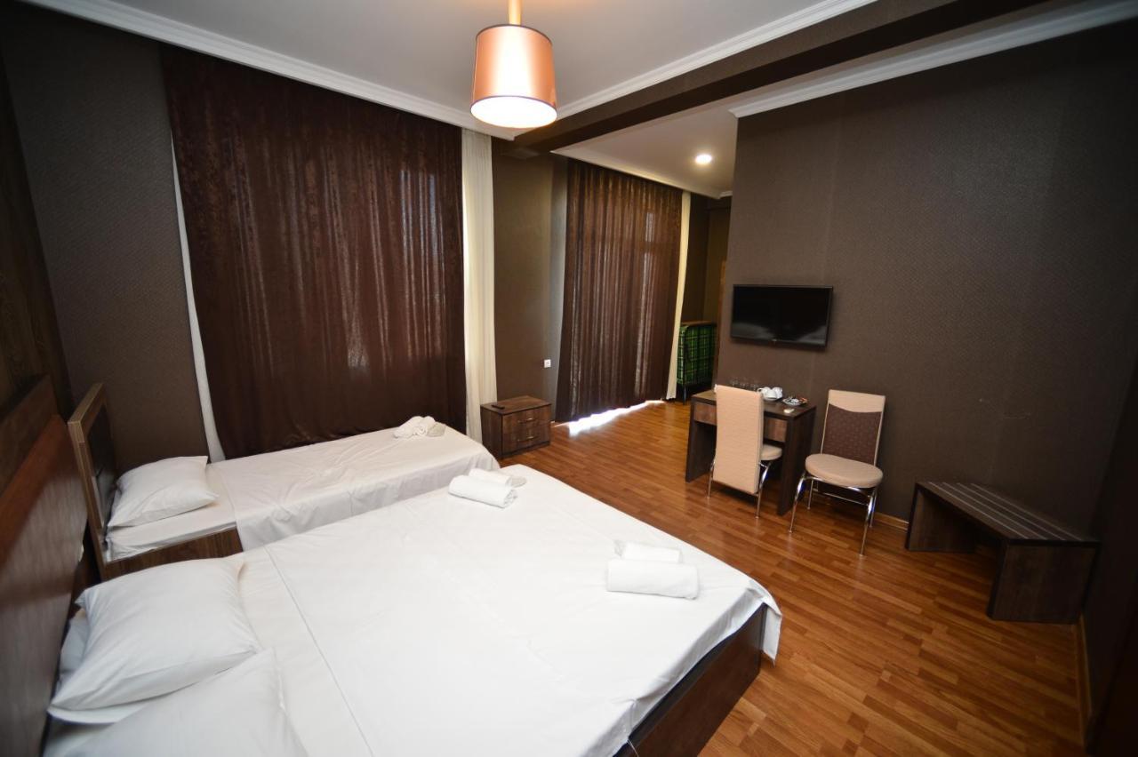 Green Hotel باتومي المظهر الخارجي الصورة