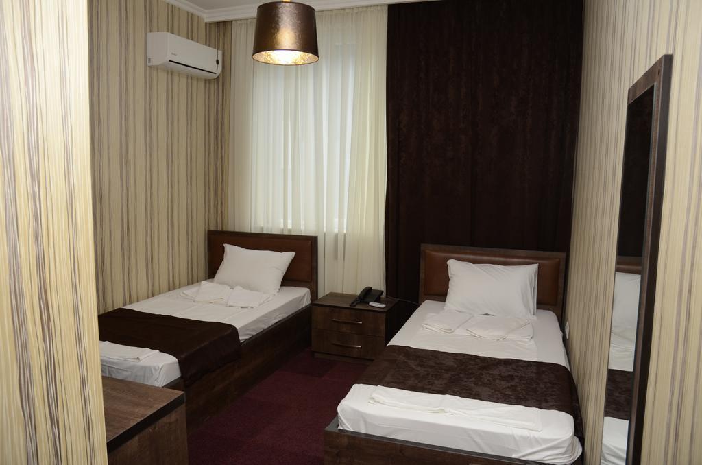 Green Hotel باتومي المظهر الخارجي الصورة