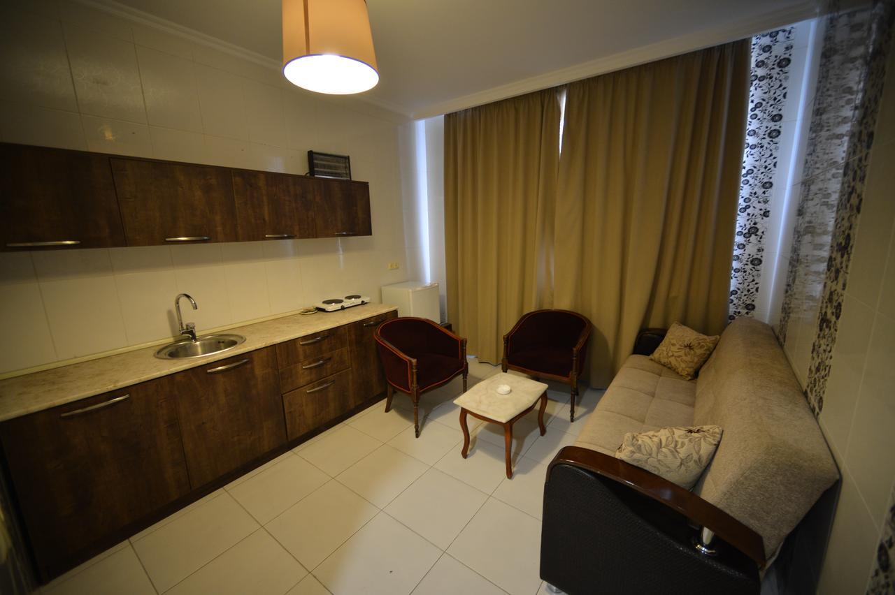 Green Hotel باتومي المظهر الخارجي الصورة
