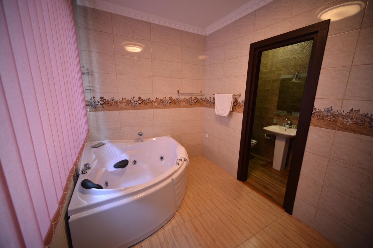 Green Hotel باتومي المظهر الخارجي الصورة
