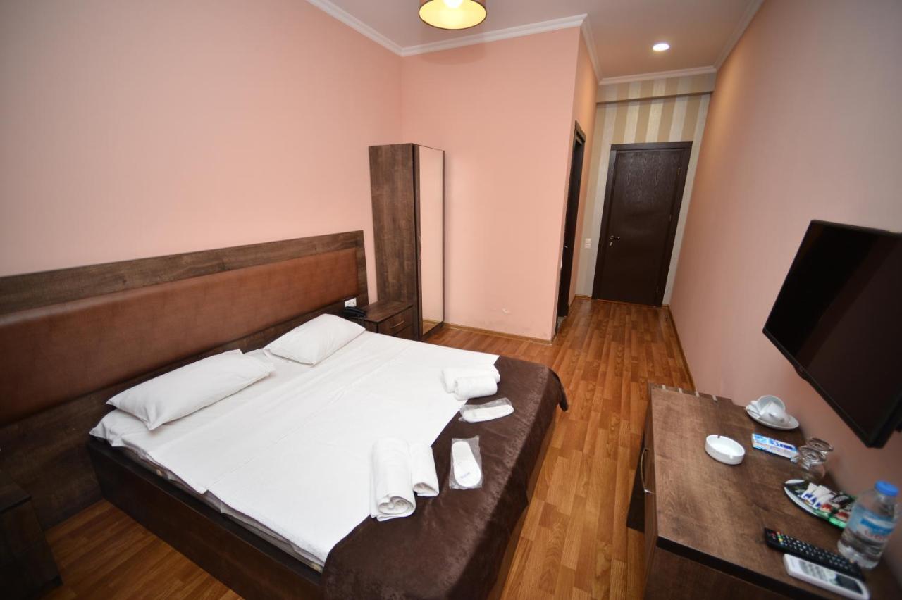 Green Hotel باتومي المظهر الخارجي الصورة