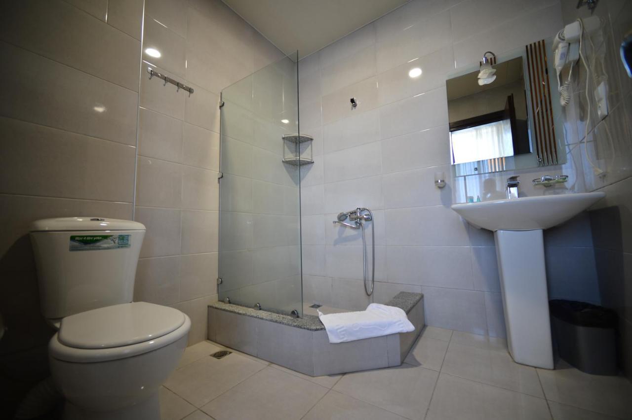 Green Hotel باتومي المظهر الخارجي الصورة
