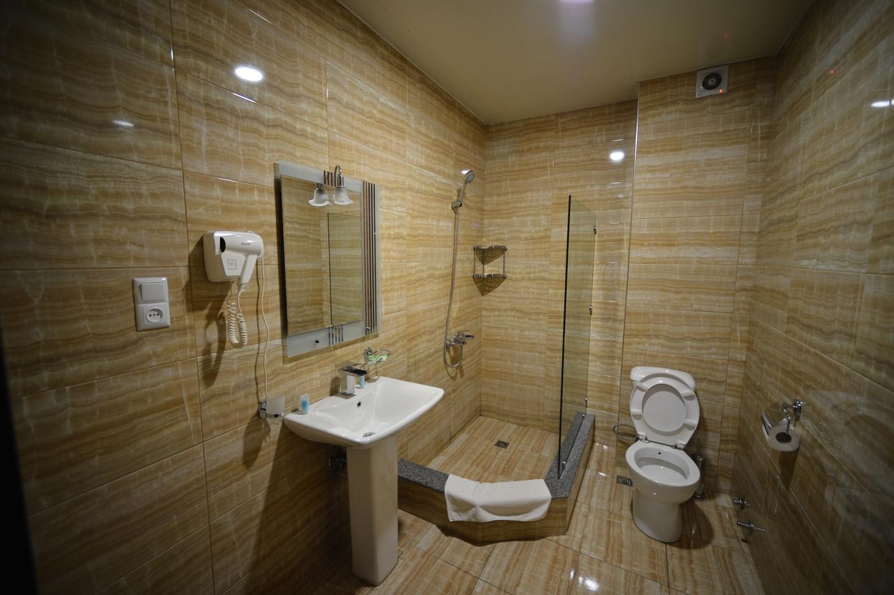 Green Hotel باتومي المظهر الخارجي الصورة