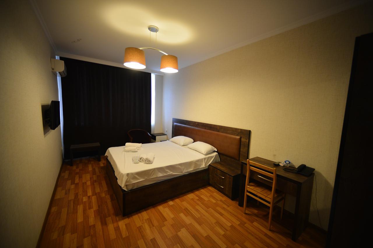 Green Hotel باتومي المظهر الخارجي الصورة
