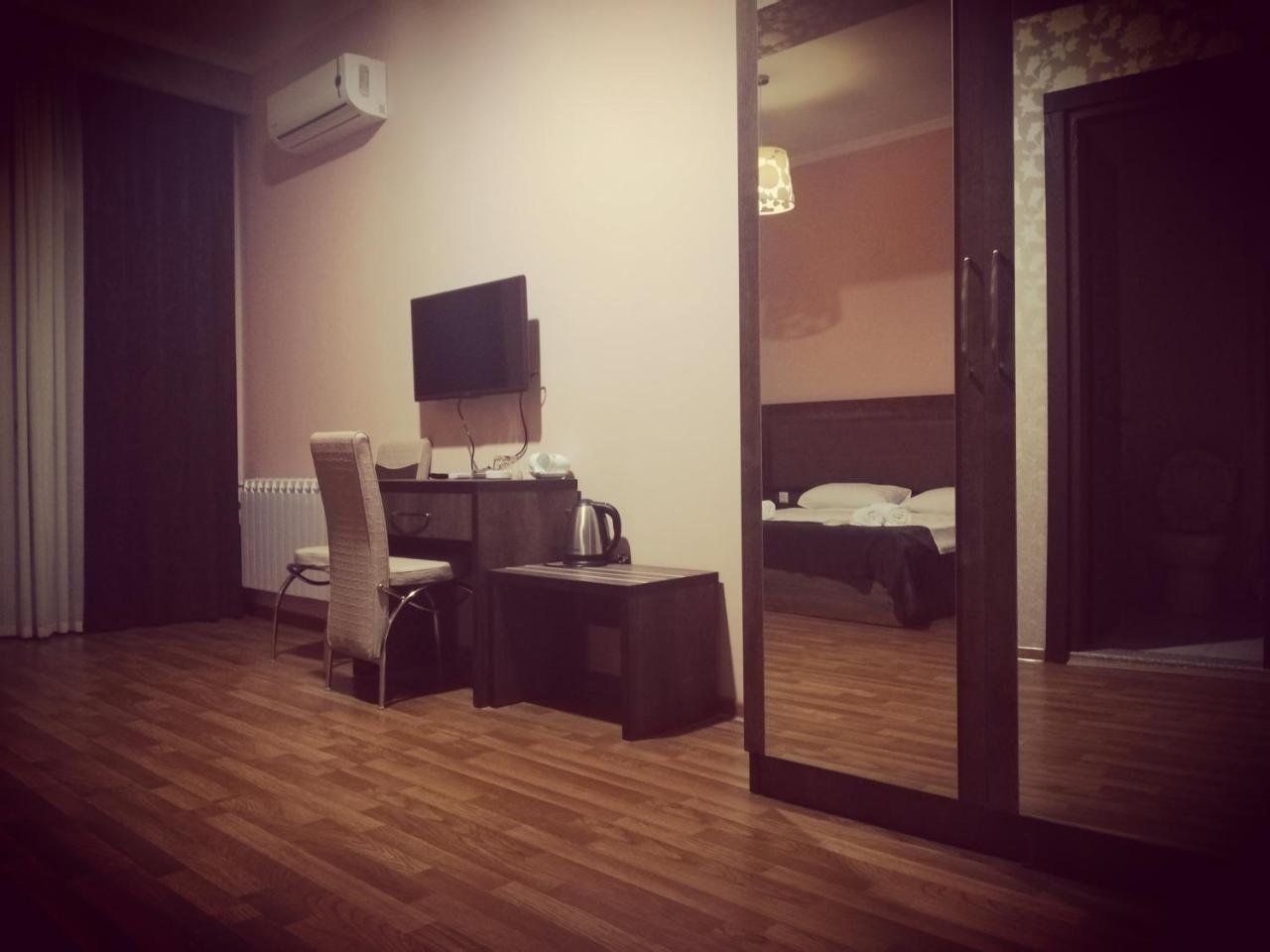 Green Hotel باتومي المظهر الخارجي الصورة