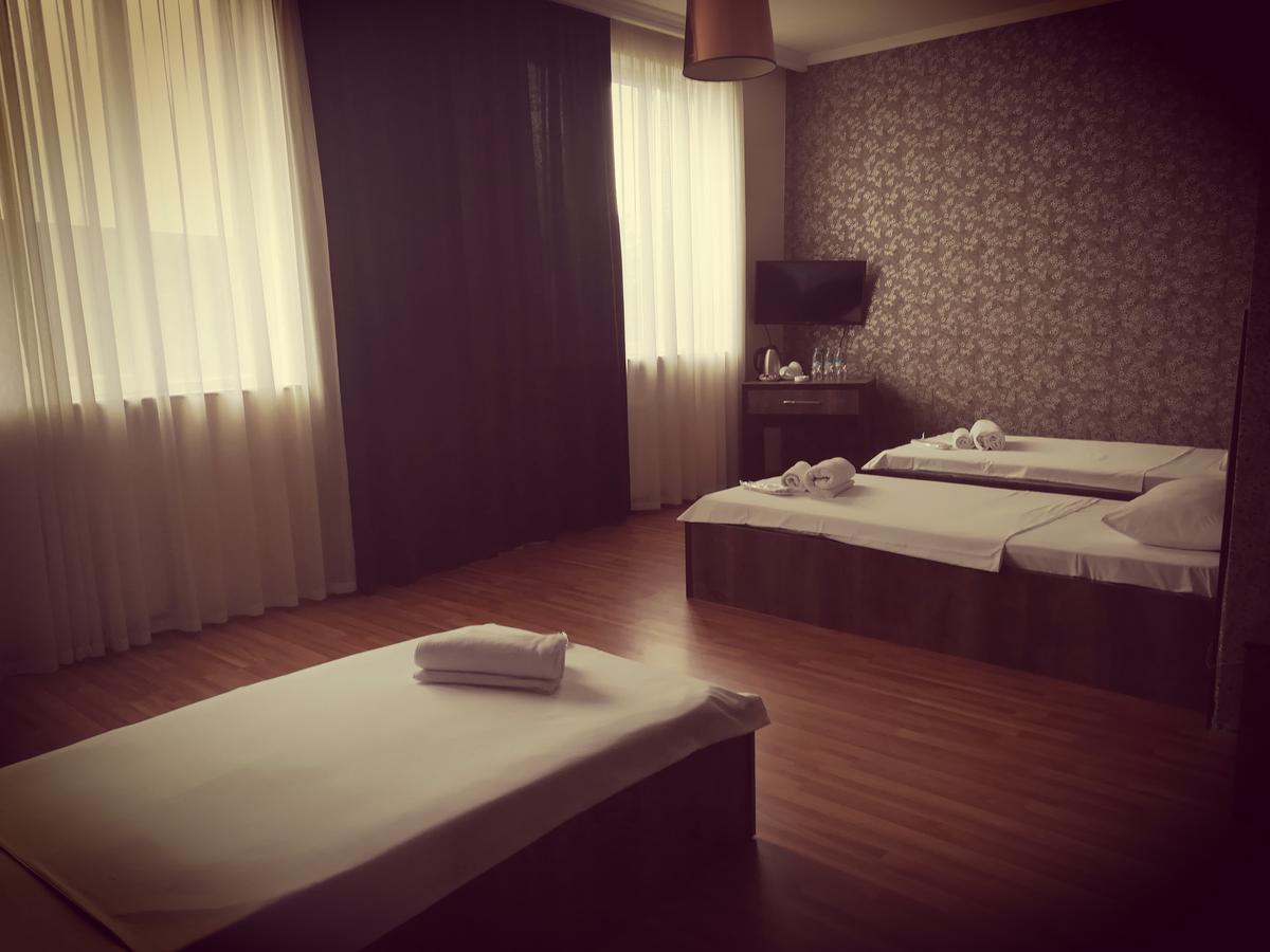 Green Hotel باتومي المظهر الخارجي الصورة