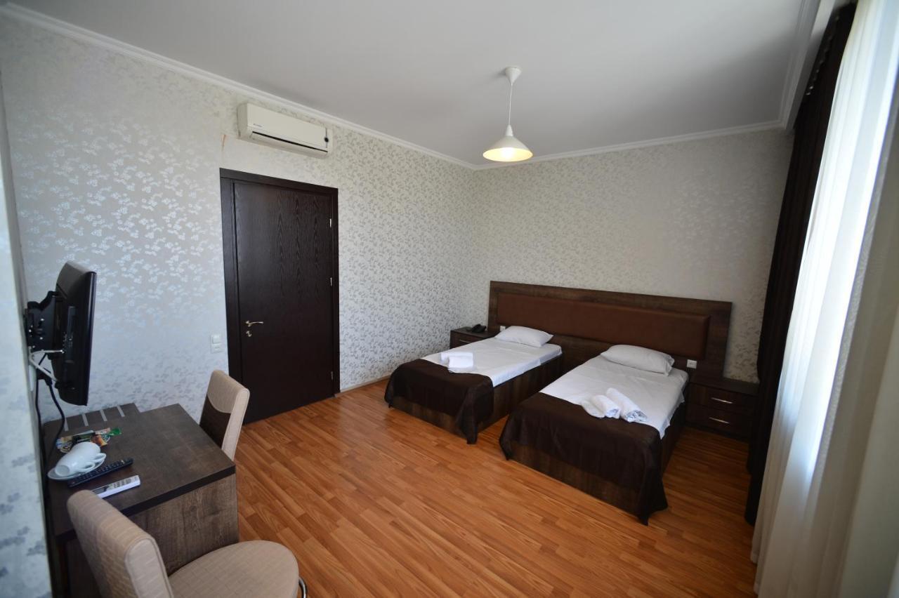 Green Hotel باتومي المظهر الخارجي الصورة
