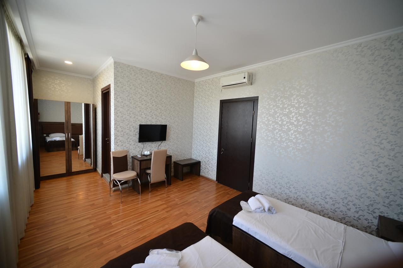 Green Hotel باتومي المظهر الخارجي الصورة