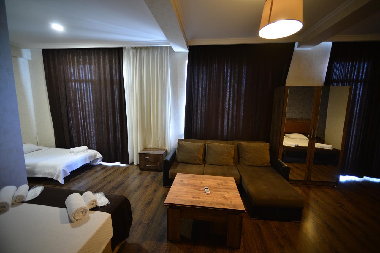 Green Hotel باتومي المظهر الخارجي الصورة