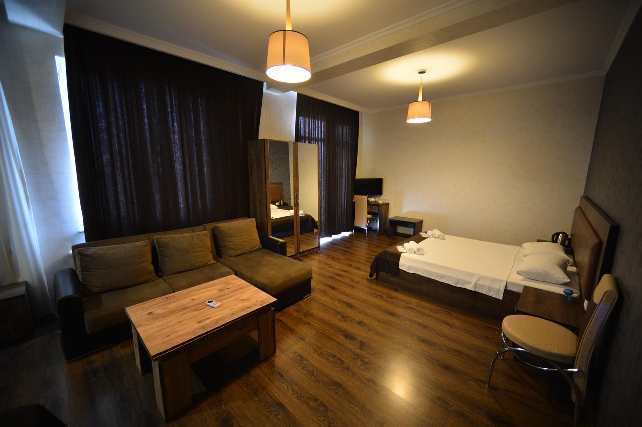 Green Hotel باتومي المظهر الخارجي الصورة