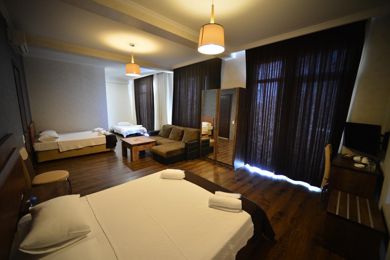 Green Hotel باتومي المظهر الخارجي الصورة